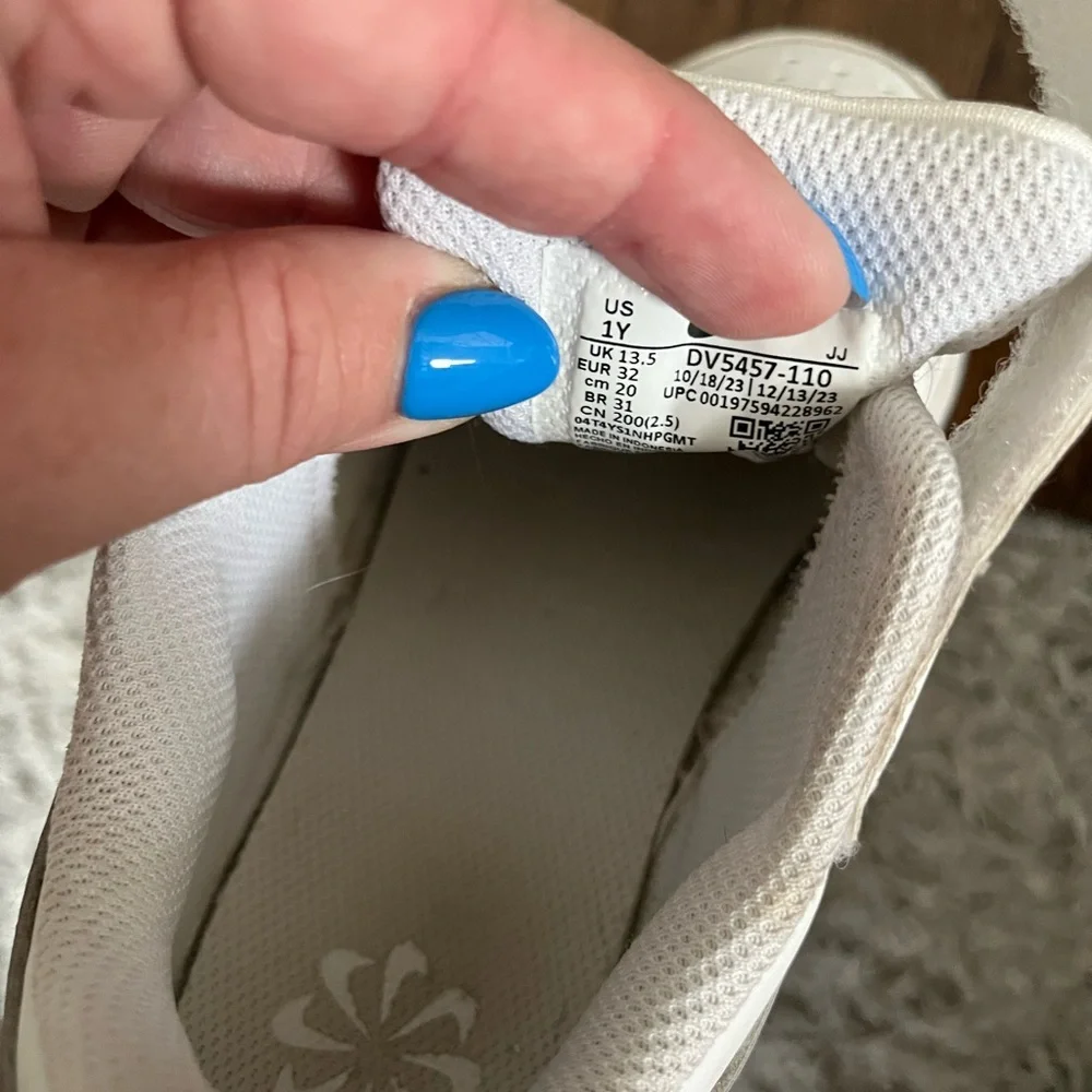 Nike Kids Sneakers in White and Blue - Picture 6 of 6